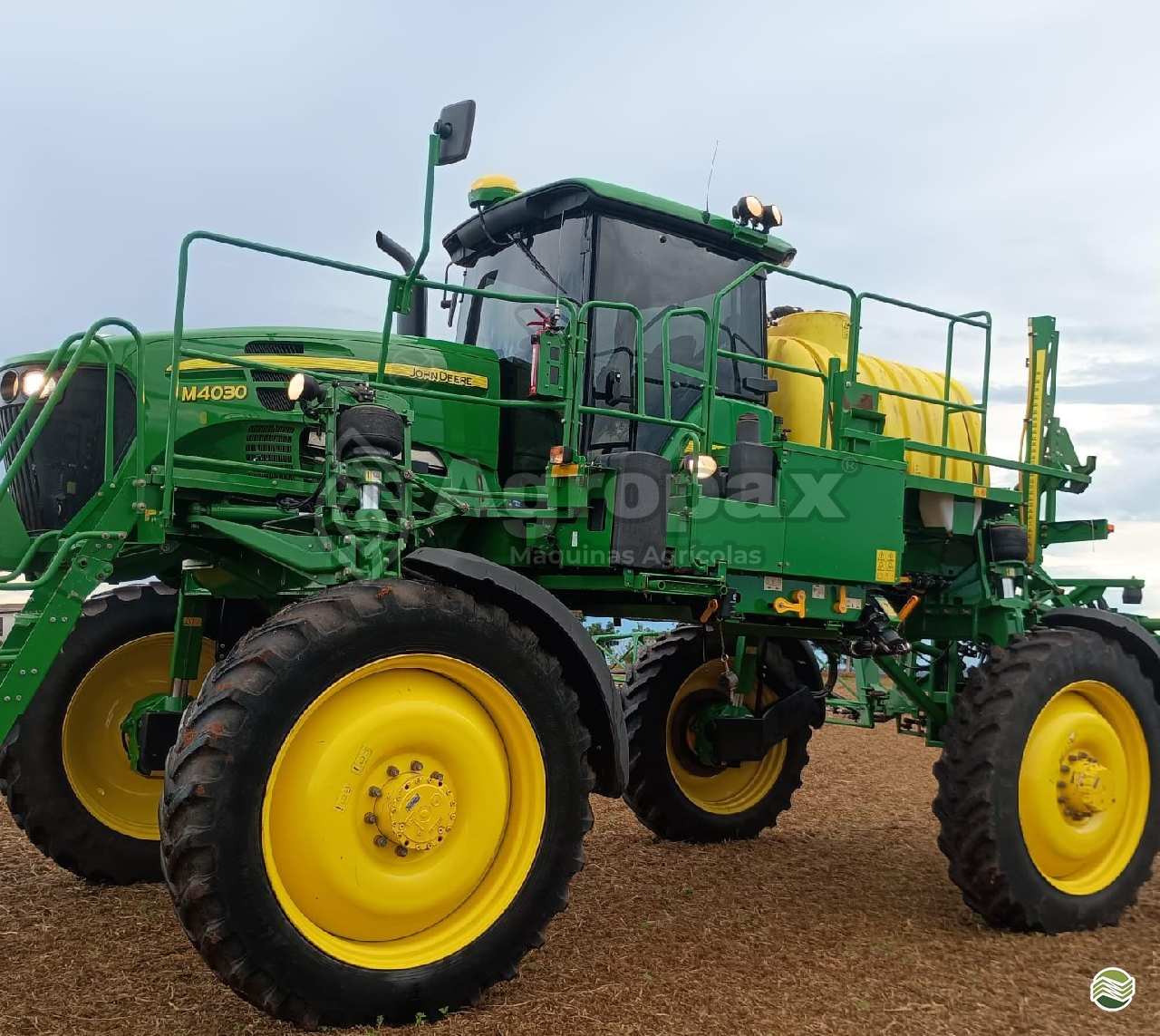 PULVERIZADOR JOHN DEERE JOHN DEERE M4030 Agropax Máquinas Agrícolas TIBAGI PARANÁ PR